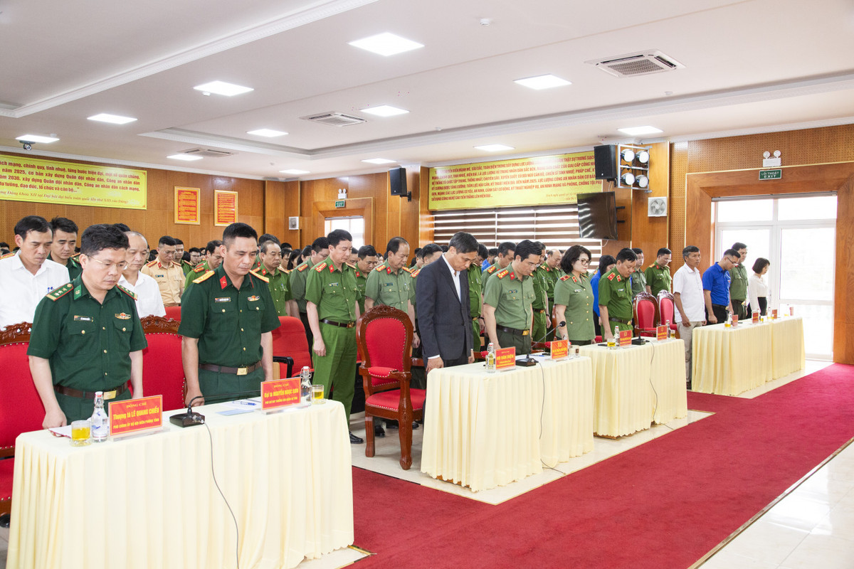 Liệt sĩ Nguyễn Đăng Khải là tấm gương sáng ngời về lòng dũng cảm Liet si Nguyen Dang Khai la tam guong sang ngoi ve long dung cam