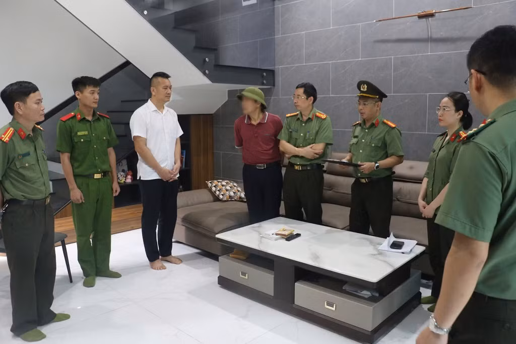 Khởi tố huấn luyện viên “ăn chặn” hơn 200 triệu của vận động viên Khoi to huan luyen vien “an chan” hon 200 trieu cua van dong vien