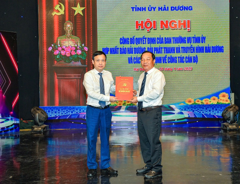 Ông Nguyễn Hải Bình làm Tổng Biên tập Báo và Đài PTTH Hải Dương sau hợp nhất Ong Nguyen Hai Binh lam Tong Bien tap Bao va Dai PTTH Hai Duong sau hop nhat