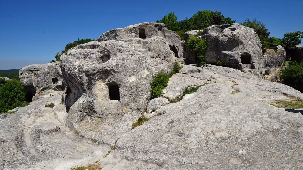 Sau khi rơi vào tay quân Mông Cổ, thị trấn hang động bị bỏ hoang và trở thành phế tích trong suốt nhiều thế kỷ.