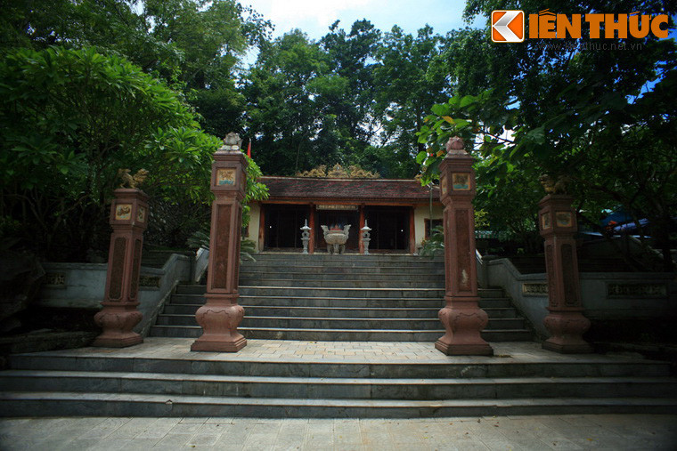 Đến năm 1996, cửa hang được mở, hài cốt của các anh chị mới được cất bốc mai táng, và một đền thờ nhỏ được xây dựng cạnh hang. Kể từ đó nhiều chuyện tâm linh kỳ lạ, khó lý giải đã xảy ra ở nơi đây, theo lời kể được thuật lại rộng rãi trên báo chí của các nhân chứng.