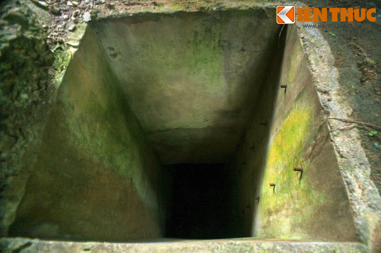 Sau hơn một tuần giao chiến, do lực lượng bị tổn thất, các chiến sĩ C5 phải rút dần vào trong pháo đài. Địch đã tiếp cận đường hầm, đặt thuốc nổ giật sập cửa vào hầm ngầm, dùng lựu đạn cay thả xuống hầm qua các lỗ thông hơi, dùng cả súng phun lửa phun vào các ngách hầm.