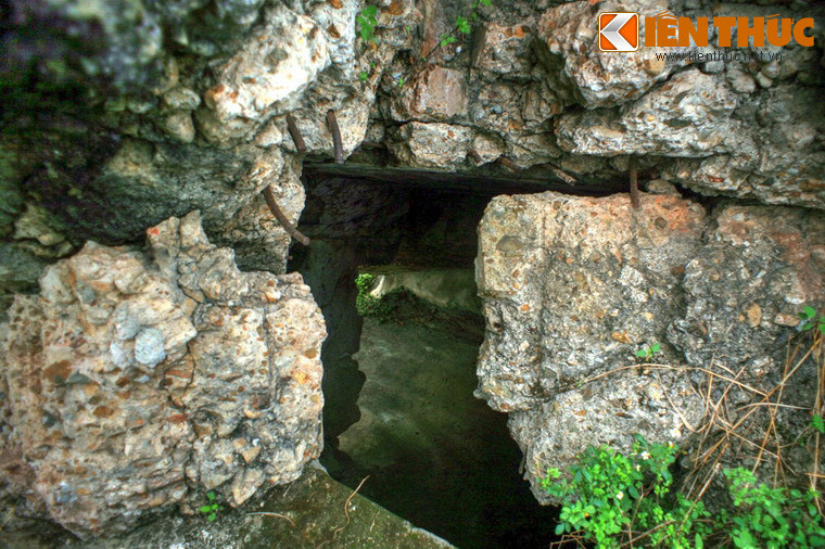 Ngày 17/2/1979, khi quân Trung Quốc đồng loạt nổ súng xâm lược, hàng trăm người dân Đồng Đăng chạy lên đây trú ẩn và cùng các chiến sĩ C5 chiến đấu, lo công tác hậu cần.