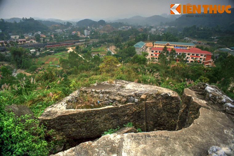 Nằm ở một vị trí chiến lược cách cửa khẩu Việt - Trung 2km, pháo đài là một hệ thống lô cốt rất vững chắc do Pháp xây dựng từ năm 1939 đến năm 1941 để không chế một khu vực rộng lớn tiếp giáp với biên giới Trung Quốc.