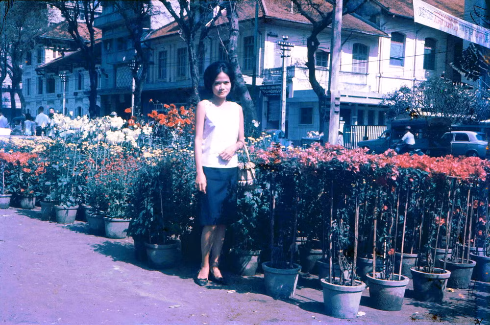 Từ Tết Giáp Thân 2004, chợ hoa Nguyễn Huệ đã trở lại với diện mạo mới. Không còn cảnh mua bán, chào mời, mặc cả, thay vào đó là con đường hoa được bày biện, sắp đặt công phu, chỉ dành cho việc thưởng ngoạn của khách du xuân.