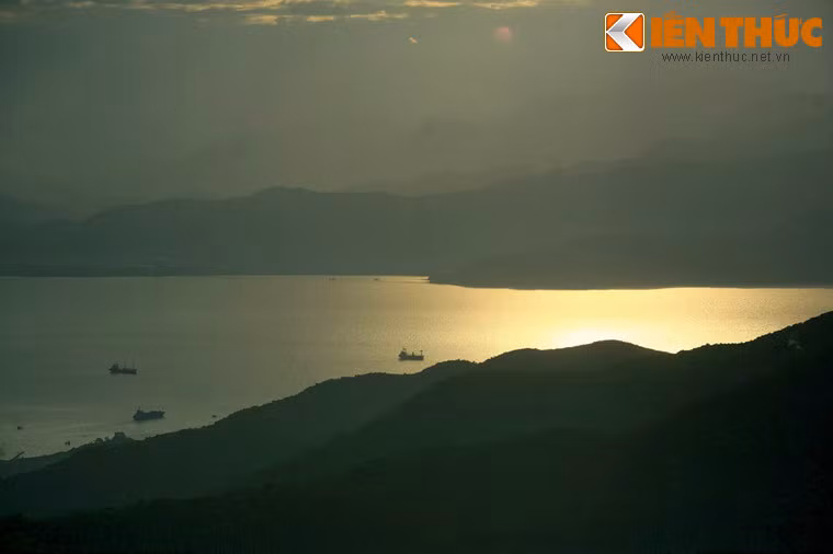 Bãi biển mà tiên nữ tắm ấy bây giờ trở thành một trong những bãi biển đẹp nhất Việt Nam, còn bàn cờ tiên vẫn còn nằm dưới biển...