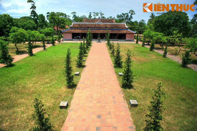 Trận bão năm 1904 đã tàn phá chùa Thiên Mụ nặng nề, khiến nhiều công trình bị hư hỏng. Năm 1907, vua Thành Thái cho xây dựng lại chùa, nhưng quy mô chùa không còn được to lớn như trước nữa. Diện mạo kiến trúc chùa hiện tại về cơ bản được giữ từ thời Thành Thái.