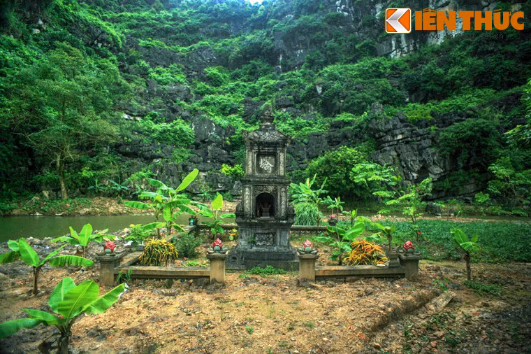 Sau 1.000 năm tồn tại, những kiến trúc cổ của chùa hầu như không còn. Ngôi chùa ngày này nằm theo hướng Đông Bắc, tựa lưng vào vách núi, có kiến trúc giản dị gồm chính điện, nhà tổ, phòng khách, nhà ăn, vườn cây, tháp xá lợi…