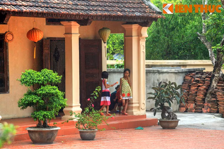 Do nằm giữa 2 điểm du lịch nổi tiếng là Tràng An và chùa Bái Đính nên chùa Duyên Ninh được rất nhiều người biết đến, đặc biệt là những người trẻ muốn cầy may trong đường tình duyên.