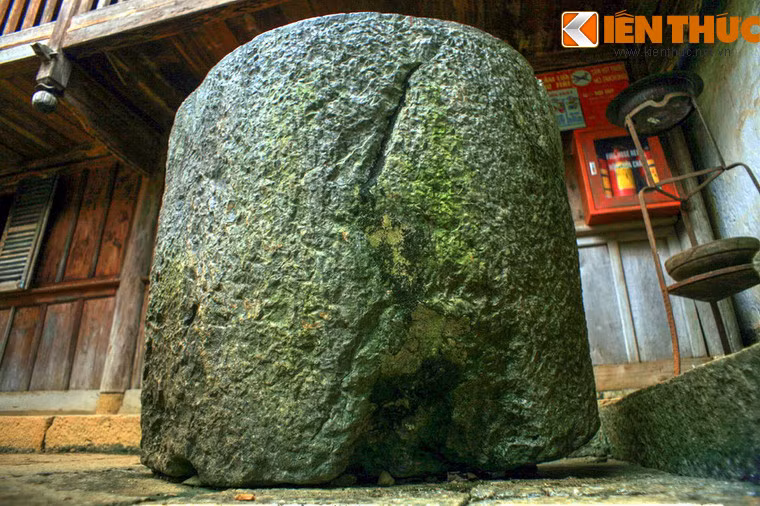 Để có thể phục vụ như cầu tắm sữa dê của thê thiếp, vua Mèo Vương Chính Đức đã phải thu mua một một phần lớn sữa dê được sản xuất trong vùng.