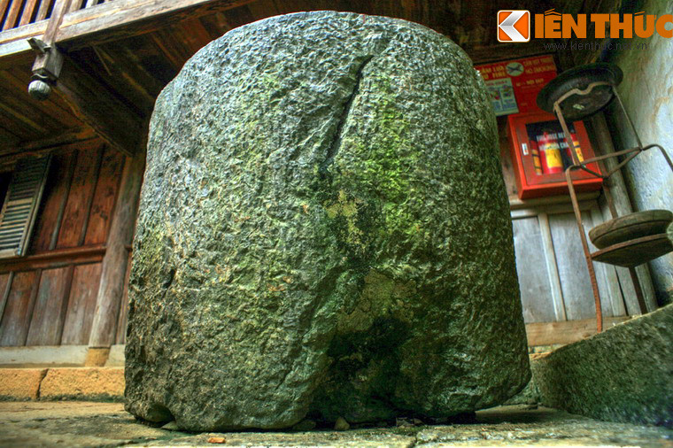 Để có thể phục vụ như cầu tắm sữa dê của thê thiếp, vua Mèo Vương Chính Đức đã phải thu mua một một phần lớn sữa dê được sản xuất trong vùng.