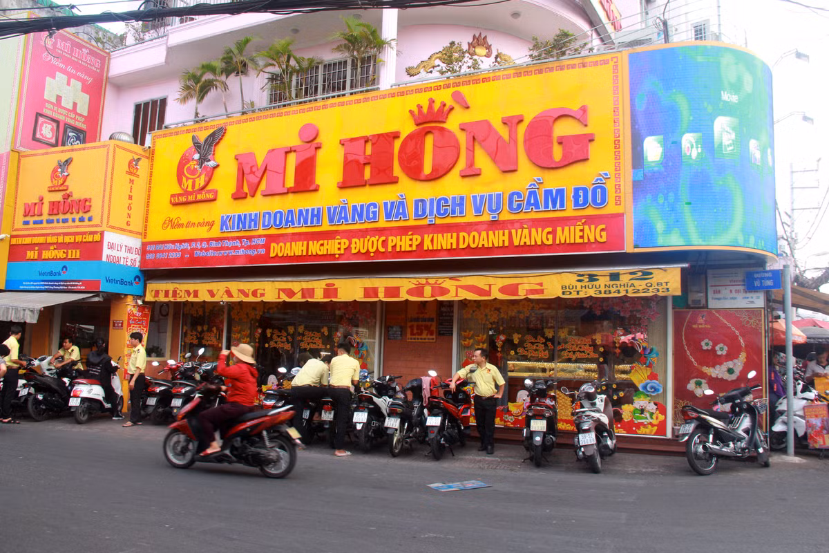 Gia vang tang ki luc, nhieu cua hang o Sai Gon vang khach, e am