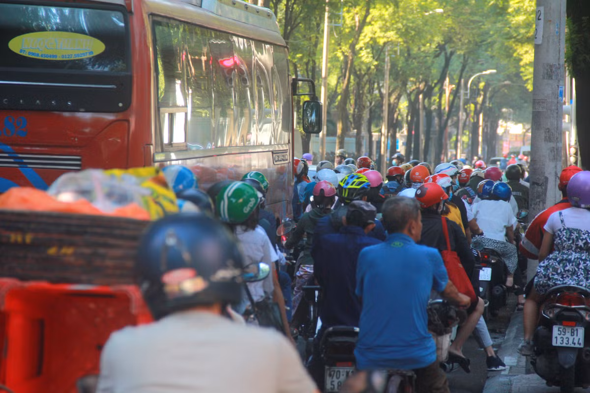 Toan canh buoi dien tap cua cong an TPHCM chong khung bo va bat giu con tin-Hinh-4