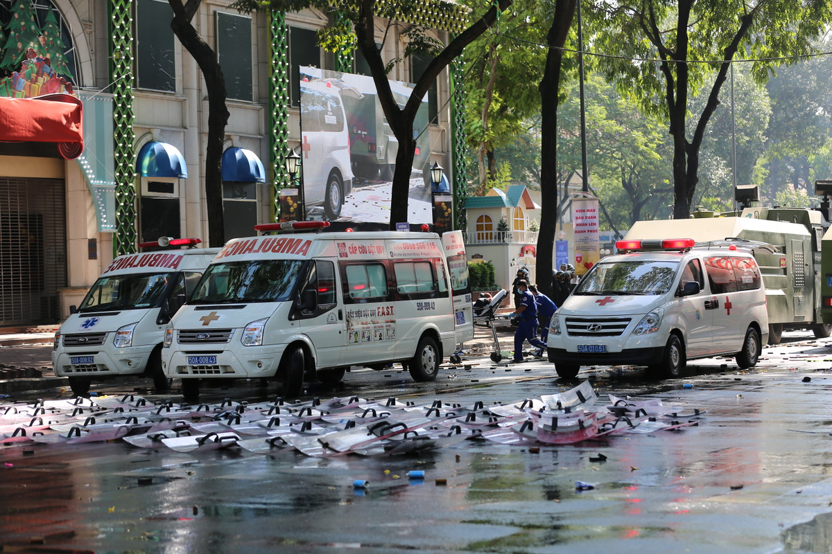 Toan canh buoi dien tap cua cong an TPHCM chong khung bo va bat giu con tin-Hinh-10