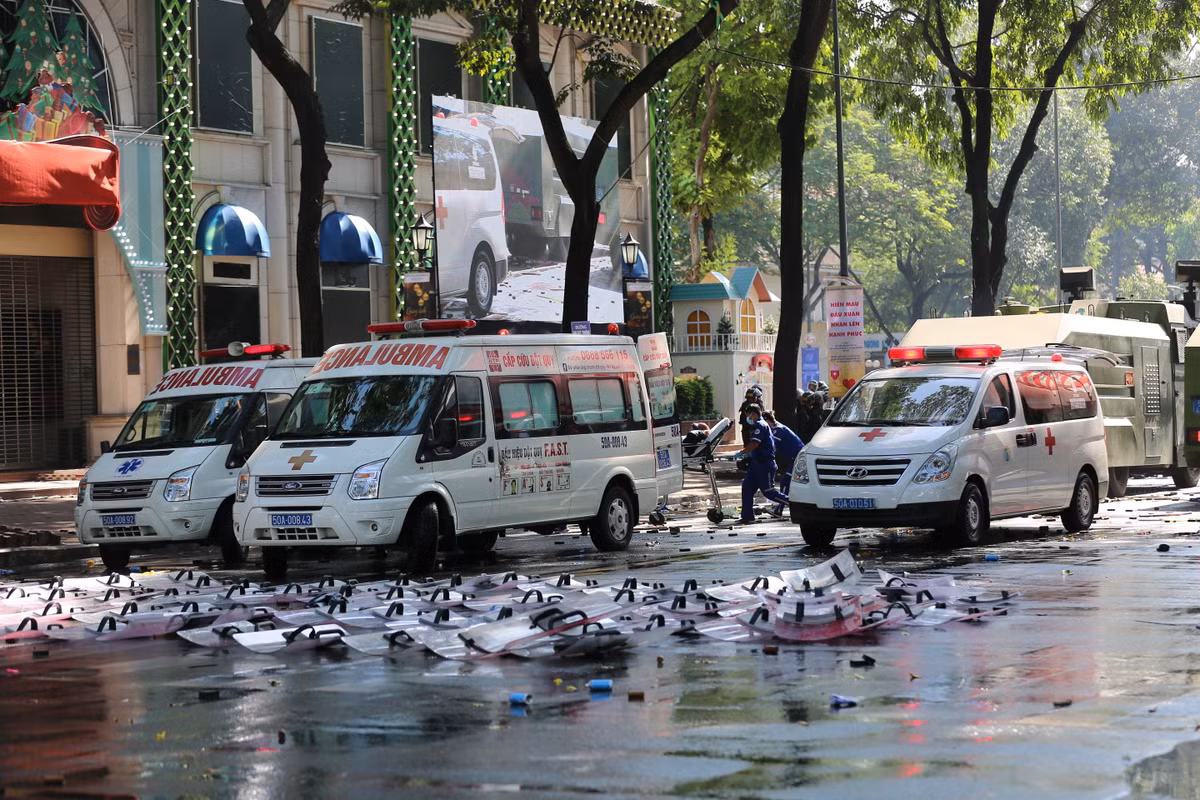 Toan canh buoi dien tap cua cong an TPHCM chong khung bo va bat giu con tin-Hinh-10