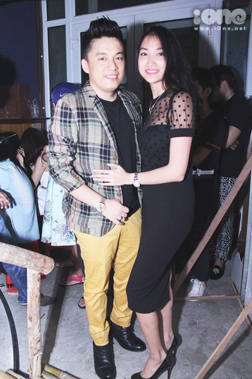 1. Yến Phương - Vợ ca sĩ Lam Trường là một trong 4 bà xã của sao nam Việt nhan sắc và mặc đẹp. Sau cuộc hôn nhân đổ vỡ với Ngô Ý An, mới đây Lam Trường đã tìm thấy hạnh phúc mới bên người vợ 9X, Yến Phương.