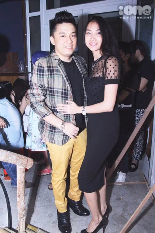 1. Yến Phương - Vợ ca sĩ Lam Trường là một trong 4 bà xã của sao nam Việt nhan sắc và mặc đẹp. Sau cuộc hôn nhân đổ vỡ với Ngô Ý An, mới đây Lam Trường đã tìm thấy hạnh phúc mới bên người vợ 9X, Yến Phương.