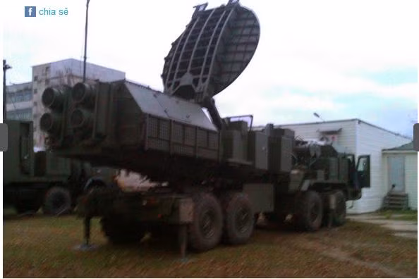 Tất cả được lắp trên khung gầm xe bánh hơi 4 trục BAZ-6910-022. Xe có thể di chuyển với tốc độ 80 km/h trên đường nhựa và tầm hoạt động 1.000 km.