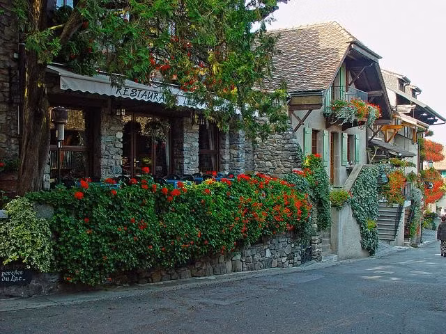Xinh đẹp, có lẽ đó là cụm từ hoàn hảo nhất để nói về làng cổ Yvoire.