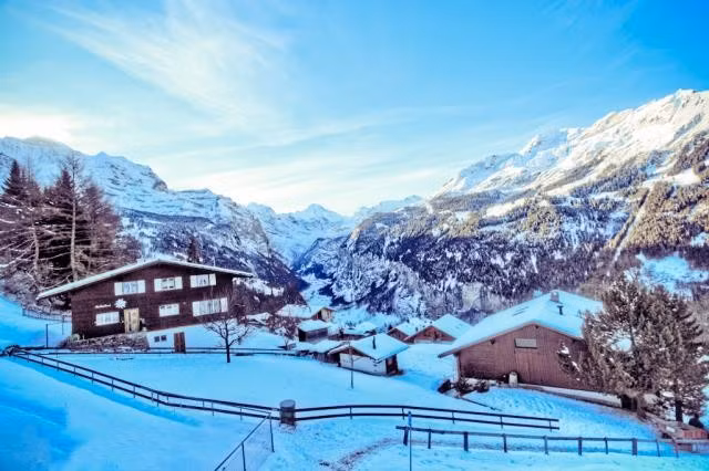 Làng Wengen - Thụy Sỹ: Quanh năm tuyết phủ trắng xóa, Thụy Sĩ luôn là điểm đến được săn lùng nhiều nhất vào mùa đông với những trải nghiệm thú vị.