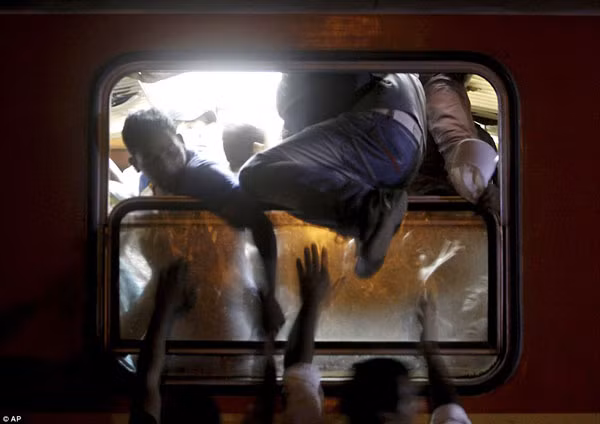 Để đến được các nước châu Âu thịnh vượng, những người dân nhập cư châu Âu đến từ Trung Đông và châu Phi phải liều mình vượt qua một chặng đường rất dài và đầy rủi ro.