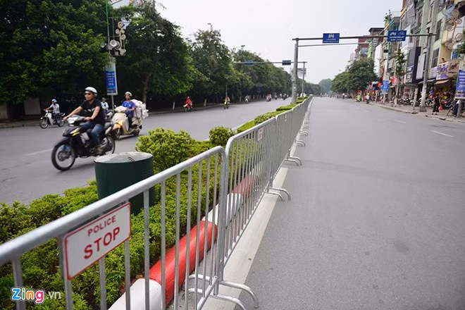 Duong pho un tac truoc gio tong duyet dieu binh 2/9