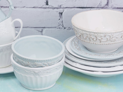 Thay vì dùng ấm nhôm pha trà, bạn nên lựa chọn các loại ấm bằng sứ, thủy tinh để chắc chắn không gây tổn hại đến sức khỏe. Vật liệu này cũng rất thích hợp dùng với lò vi sóng.