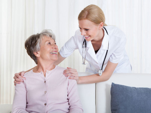 Bỏ qua những dấu hiệu đáng ngờ. Không ai hiểu cơ thể mình hơn bản thân người đó. Việc bỏ qua những dấu hiệu đáng ngờ khiến bạn khó có thể phát hiện bệnh kịp thời để tác động sớm, mang lại hiệu quả điều trị cao.