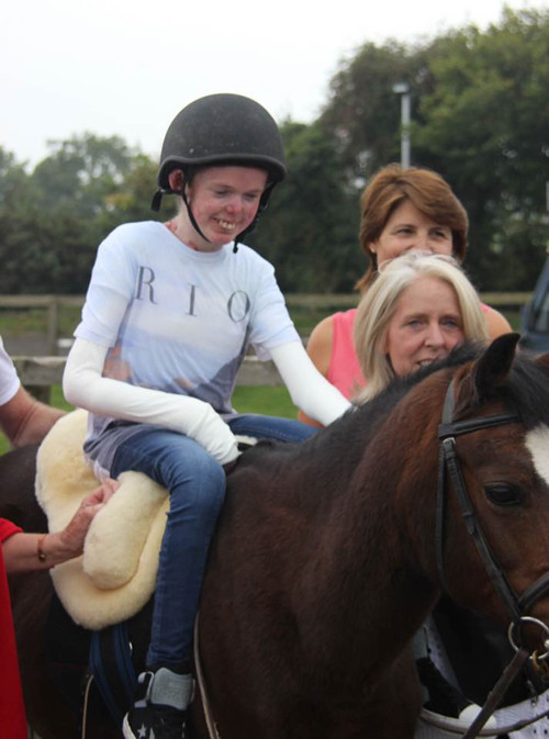 Tôi cũng muốn dành thời gian đi du lịch khắp nơi thay vì luôn cảm thấy bản thân mình khiếm khuyết”, James chia sẻ.