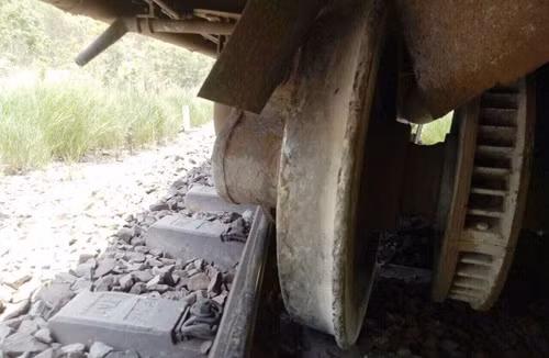 Tau hoa trat banh, hang loat chuyen tau Tet anh huong