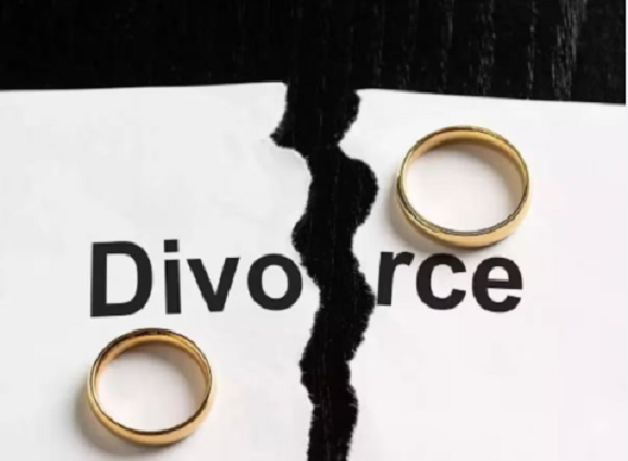 Kết quả cho thấy, những người được xếp hạng “10” không ai ly hôn trong khi hầu hết những người đạt “4” điểm trở xuống hôn nhân tan vỡ. Kết quả này chỉ ra, những người vẻ ngoài u ám trong ảnh có tỷ lệ ly hôn cao gấp 5 lần so với người tươi cười.