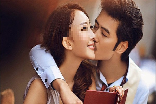 3. Quá tình cảm khi mới cưới. Nhà tâm lý học Ted Huston từng nghiên cứu 168 cặp vợ chồng trong 13 năm. Kết quả công bố trên tạp chí Interpersonal Relations and Group Processes cho thấy, những cặp đôi quá tình cảm khi mới cưới có khả năng ly hôn nhiều hơn 1/3 so với những cặp đôi khác.