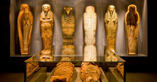 Chuyên gia xác ướp Ikram chia sẻ trong bộ phim tài liệu: "Thật đáng kinh ngạc. Lần duy nhất tôi từng nhìn thấy linen chất lượng tốt như vậy là từ vương triều thứ 21. Vương triều thứ 21 của các pharaoh Ai Cập trị vì trong giai đoạn 1.000 năm sau thời gian Khuwy sống."