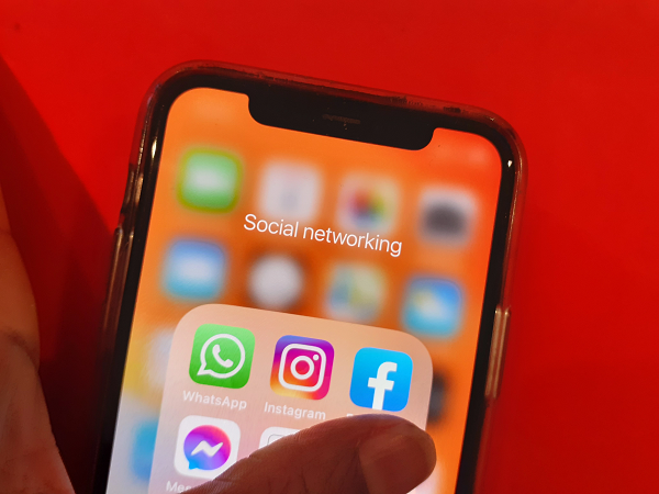 "Chừng nào Facebook còn hoạt động trong bóng tối, che giấu các nghiên cứu của mình, thì sẽ không ai phải chịu trách nhiệm. Và Facebook sẽ tiếp tục đưa ra những lựa chọn đi ngược lại lợi ích chung", Haugen nhấn mạnh.