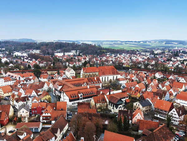 Rất nhiều du khách trên thế giới đã ghé tới đây để tham quan vùng đất lấp lánh này. Ngoài những viên kim cương của thị trấn thì Bảo tàng miệng núi lửa Ries cũng là một điểm đến thu hút nhiều vị khách.