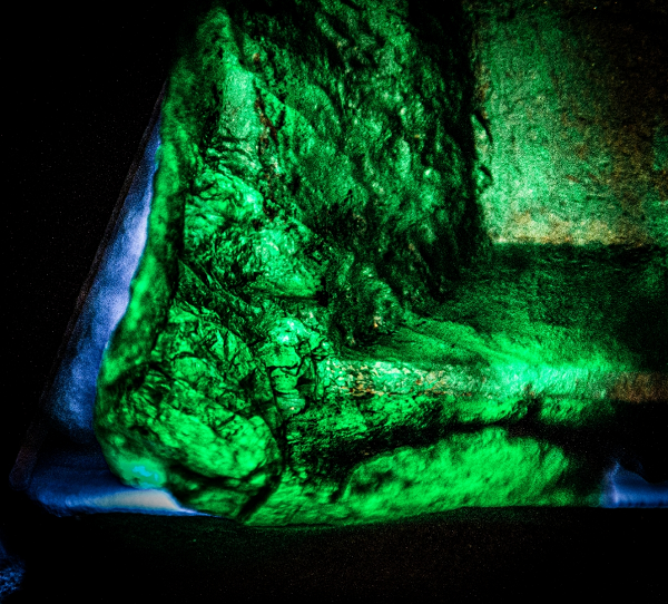 Viên đá đáng quý và đắt giá này sau đó đã được đem ra đấu giá tại Singapore, sau khi chia thành các viên nhỏ hơn được gọi chung là Inkalamu Pride.