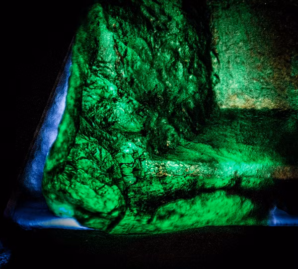 Viên đá đáng quý và đắt giá này sau đó đã được đem ra đấu giá tại Singapore, sau khi chia thành các viên nhỏ hơn được gọi chung là Inkalamu Pride.