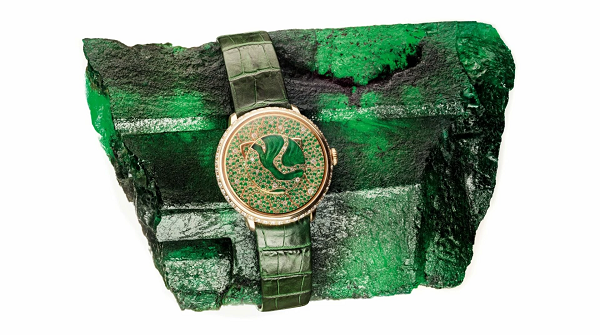 "Việc phát hiện ra loại đá quý đặc biệt này là một dấu mốc cực kỳ quan trọng đối với không chỉ riêng giới chuyên môn chúng tôi mà cả thế giới đá quý và ngọc lục bảo nói chung", chuyên gia đá quý Elena Basaglia cho biết.