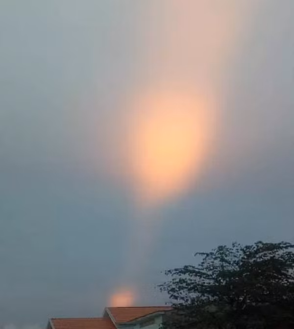 Đây quả thực là một hiện tượng lạ, nhiều người cho biết họ chưa từng gặp qua bao giờ nên không thể giải thích nguồn gốc của nó.