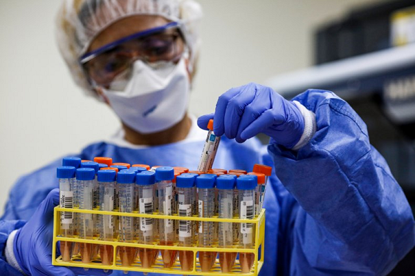 Hiện phần lớn dân số thế giới vẫn chưa được tiêm vắc xin. Trong khi đó, tại các nước phát triển ngày càng nhiều trường hợp tiêm đủ liều nhưng vẫn mắc bệnh, do hiệu quả bảo vệ của vắc xin giảm dần theo thời gian. Vì vậy, xuất hiện một biến thể đáng lo ngại sẽ mang đến những mối nguy hiểm tiềm ẩn cho thế giới.