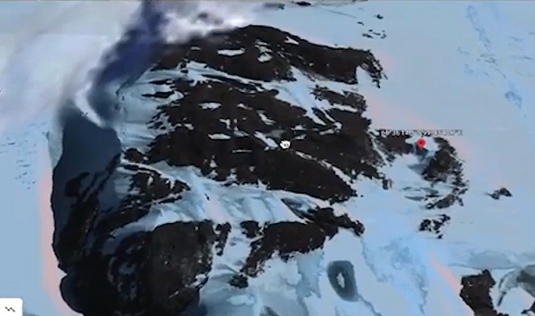 Những hình ảnh này đã dấy lên thuyết âm mưu về một cánh cổng bí ẩn ở Nam Cực tại tọa độ 66 36 14 S 99 43 40 E.