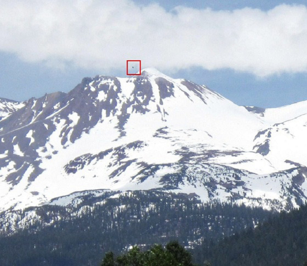 Rất nhiều hiện vật được phát hiện xung quanh núi Shasta chỉ ra rằng, đây từng là nơi sinh sống của một số bộ lạc bản địa Bắc Mỹ trong hơn 9.000 năm. Nó cũng là ranh giới tự nhiên giữa các lãnh thổ của bộ lạc thổ dân như Shasta, Modoc, Wintun, Atsugewi và Klamath.