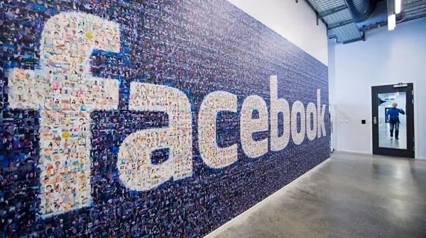 Tập đoàn này cũng là nơi thiết lập cơ chế hỏi - đáp với các nhà sáng lập Larry Page và Sergey Brin vào cuối tuần - một sự kiện mang tên TGIF - trong đó các nhân viên được phép “thẩm vấn” cấp trên của mình.