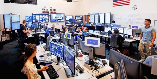 Haugen đã truy cập nhiều tài liệu nội bộ của Facebook trong tháng cuối cùng làm việc tại đây, ngay cả sau khi cô từ chức quản lý sản phẩm. Ở phần lớn các công ty khác, nhân viên làm điều tương tự sẽ bị mời rời khỏi nơi làm việc ngay lập tức.