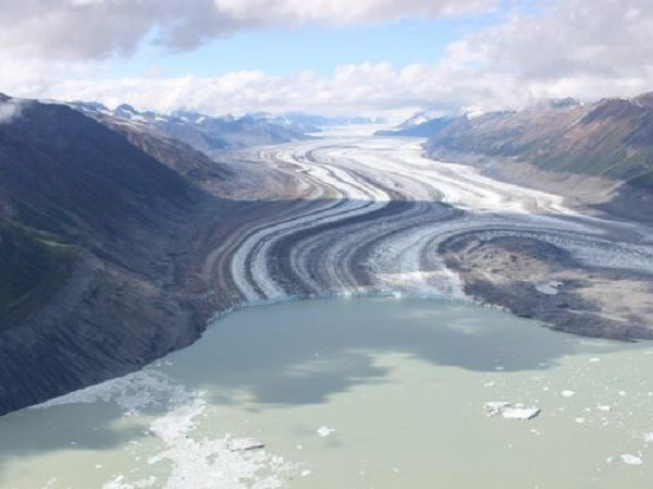 Sông Hoàng Hà (dài 5.464 km, con sông dài thứ 2 châu Á), sông Murray (dài 2.375 km, Australia), sông Rio Grande (dài 3.051 km, Bắc Mỹ) là ba trong số những dòng sông đang có nguy cơ dần biến mất.