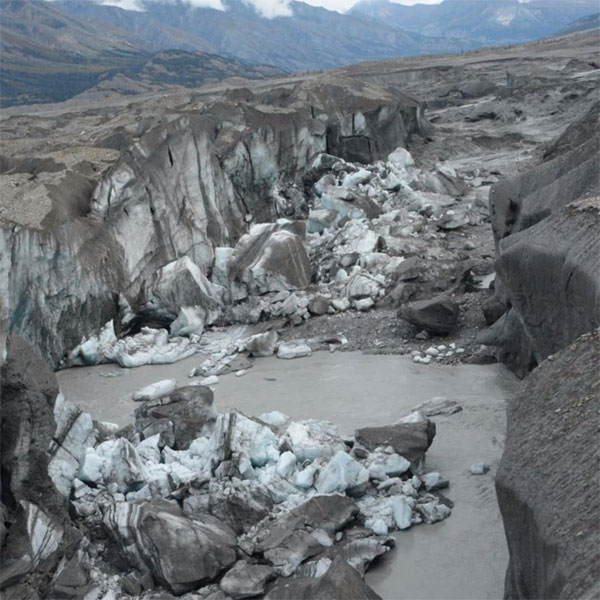 Theo nhóm nghiên cứu đến từ Đại học McGill (Canada) và Viện Nghiên cứu Quốc gia về Nông nghiệp, Thực phẩm và Môi trường Pháp (INRAE), khoảng 51-60% trong số 64 triệu km chiều dài của tổng các con sông và suối trên Trái đất đều ngừng chảy theo chu kỳ hoặc cạn kiệt ít nhất một ngày trong một năm.