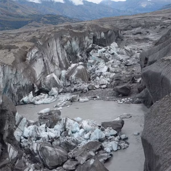 Theo nhóm nghiên cứu đến từ Đại học McGill (Canada) và Viện Nghiên cứu Quốc gia về Nông nghiệp, Thực phẩm và Môi trường Pháp (INRAE), khoảng 51-60% trong số 64 triệu km chiều dài của tổng các con sông và suối trên Trái đất đều ngừng chảy theo chu kỳ hoặc cạn kiệt ít nhất một ngày trong một năm.