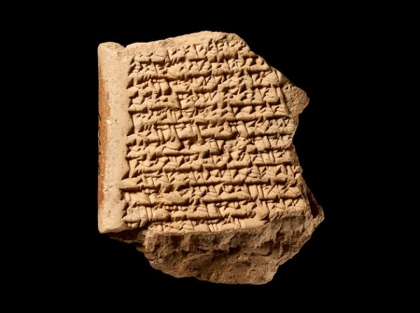 Nó vẫn được coi là một cổ vật quý bởi niên đại và các văn tự cổ, nhưng không ai nghĩ nó giá trị đến thế vì... không thấy được hồn ma.