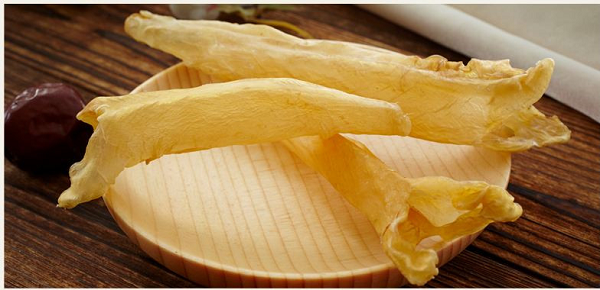 Theo các thương lái, thì việc bong bóng cá sủ vàng có giá đắt đỏ là bởi trong Y học hiện nay, nó chính là nguyên liệu cao cấp để chế biến nên loại chỉ tự tiêu trong ngành y.