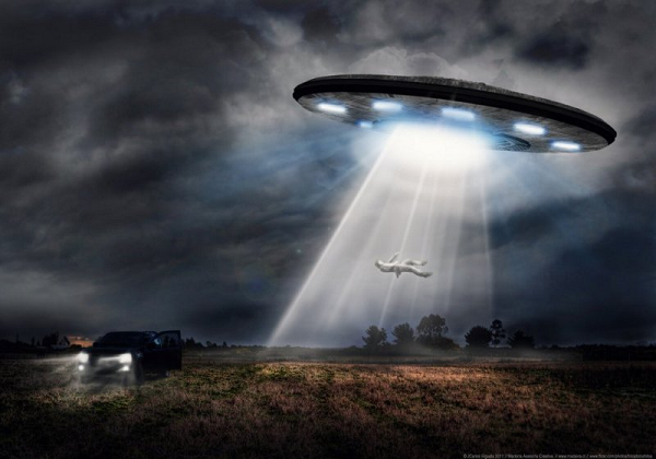 UFO đã từng được cho là xuất hiện khá nhiều ở khu vực 51 bí ẩn. Năm 2020, một UFO hình đĩa phẳng màu trắng được phát hiện lơ lửng trên đường cao tốc phía trước Núi San Jacinto, Mỹ.